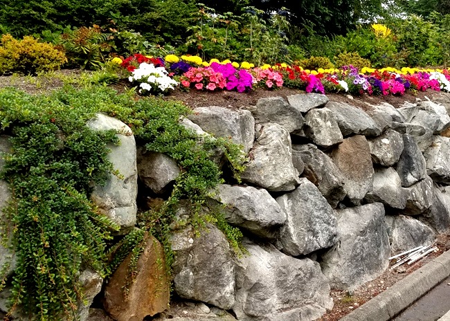 We Build Rock Retaining Walls for Residential and Commercial Projects